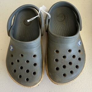 Kids crocs, gray size 6/7